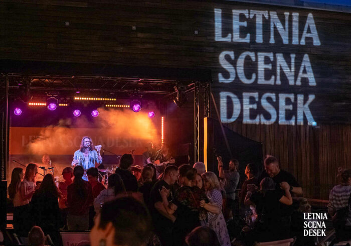 letnia scena desek
